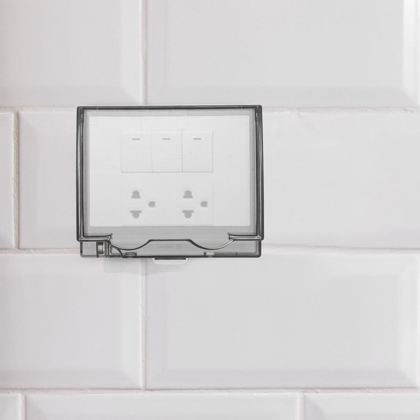 Outdoor Power Socket With Lock - غطاء مقبس كهربائي لاصق مقاوم للماء