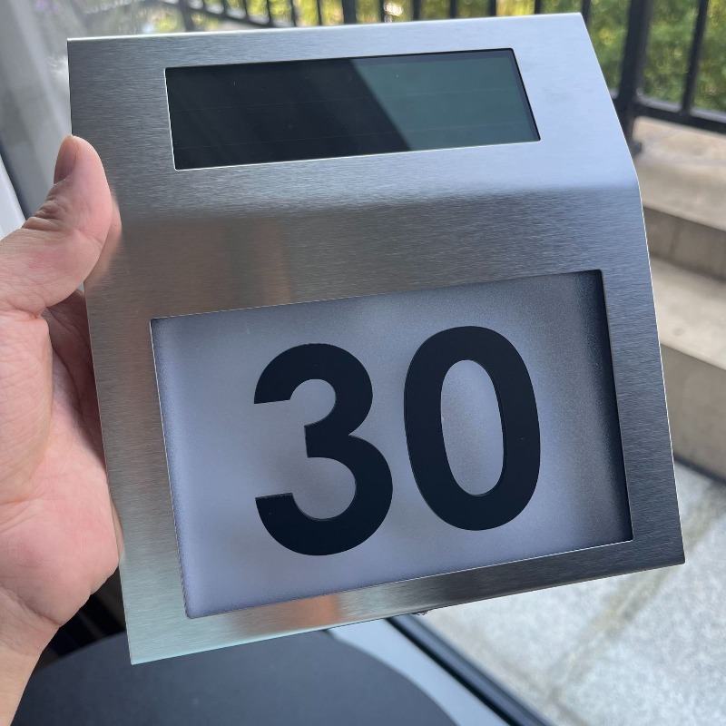 لافتة رقم منزل مخصصة من الفولا - مراجعة Outdoor Power Number وسعره